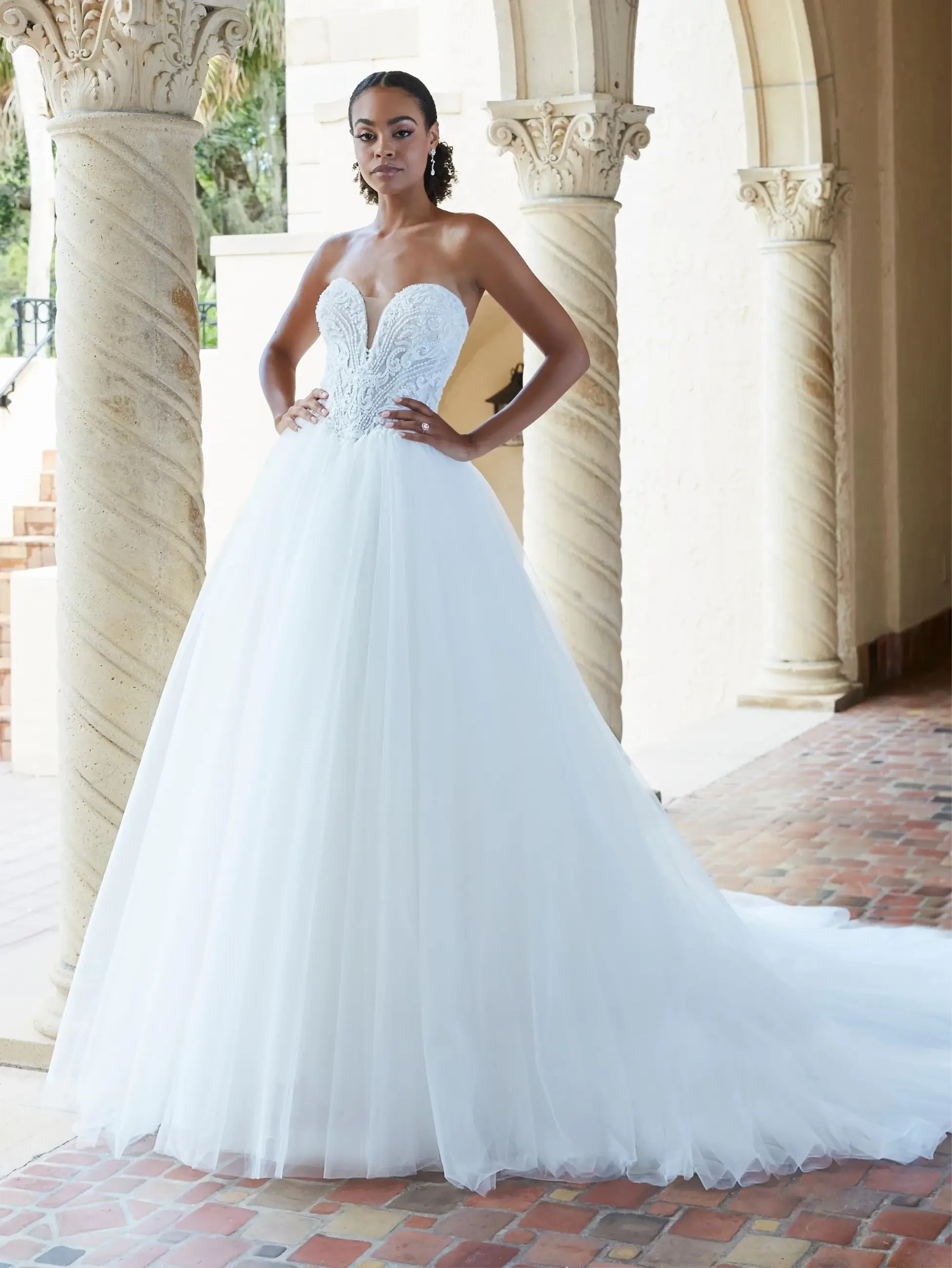 How to Choose the Perfect Silhouette for Your Bridal Dress?. Desktop Image